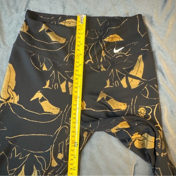 Nike Dri-Fit Leggings
#1027 - Picture 3 of 9